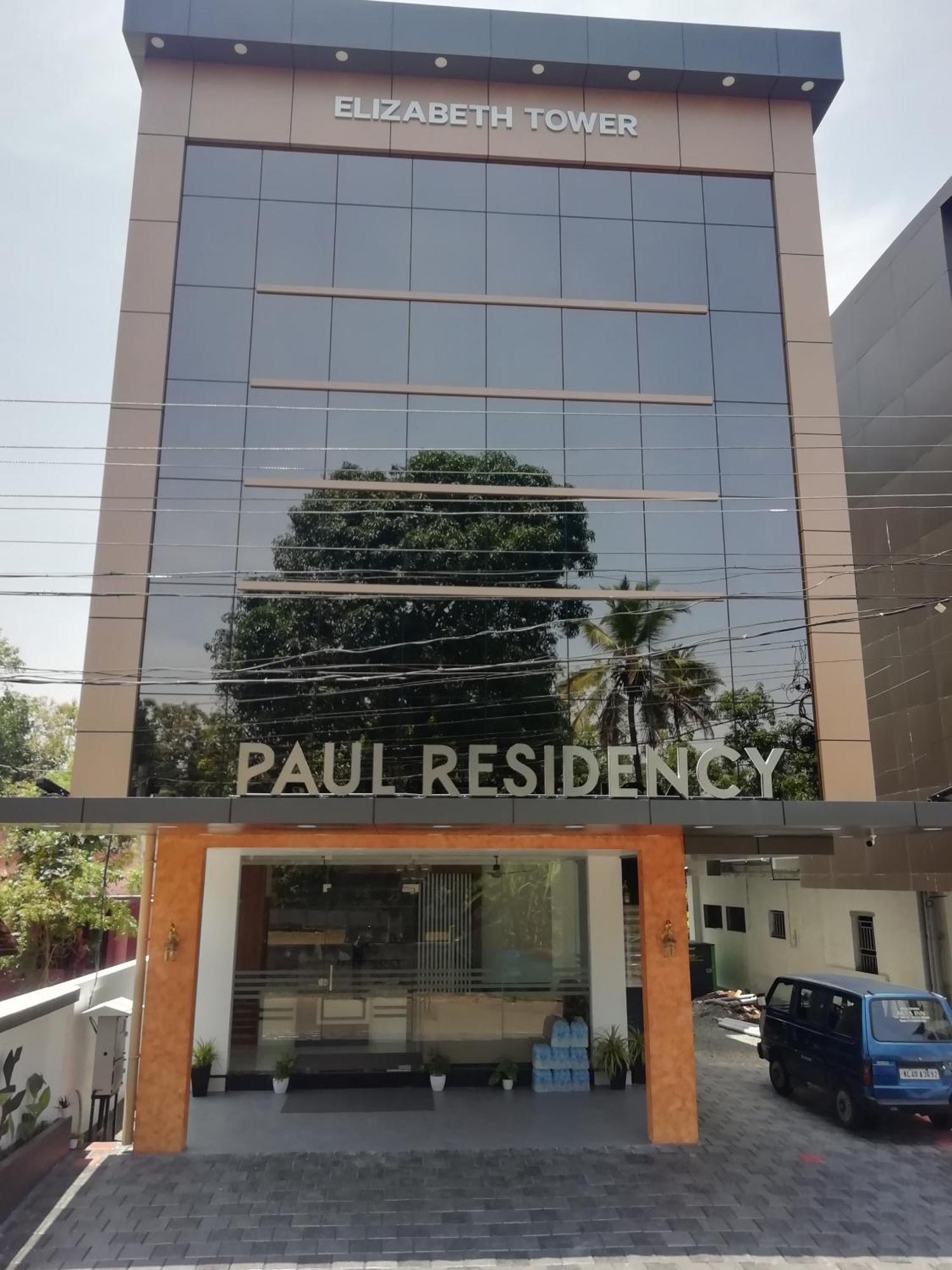 Paul Residency Hotel Недумбасери Екстериор снимка